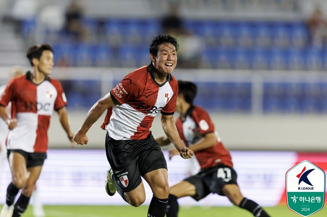 '10 goals in 2 games' Gimpo is Jeong Han-cheol's theater goal, and 3-3 draw with Asan, Chungnam...Busan-Bucheon-do Nanta Battle Ends 2-2 