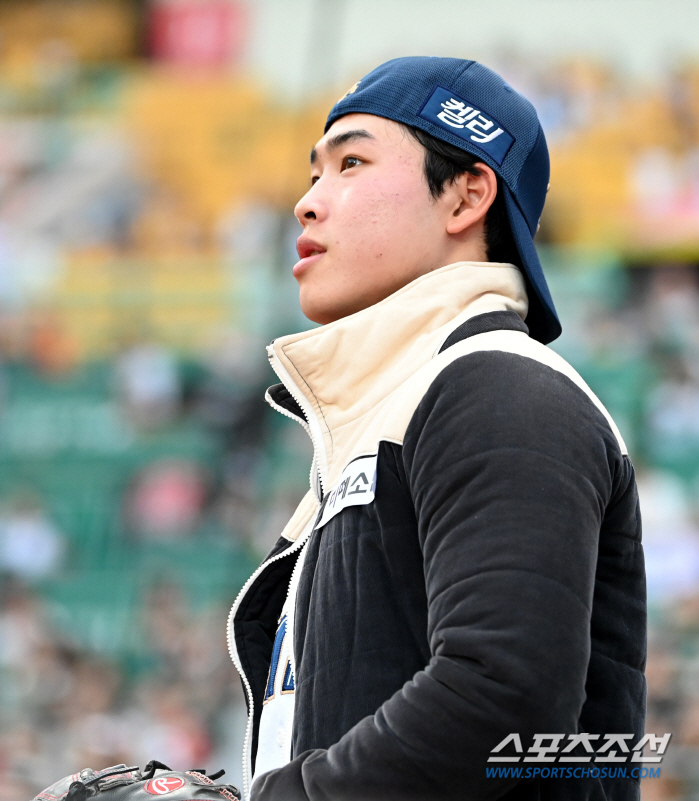 'I shouted 'Awesome' in the jjimjilbang and watched it. 'Are you good at baseball?'' The boy who asked, even the performance was brilliant 'Future Star Festival'