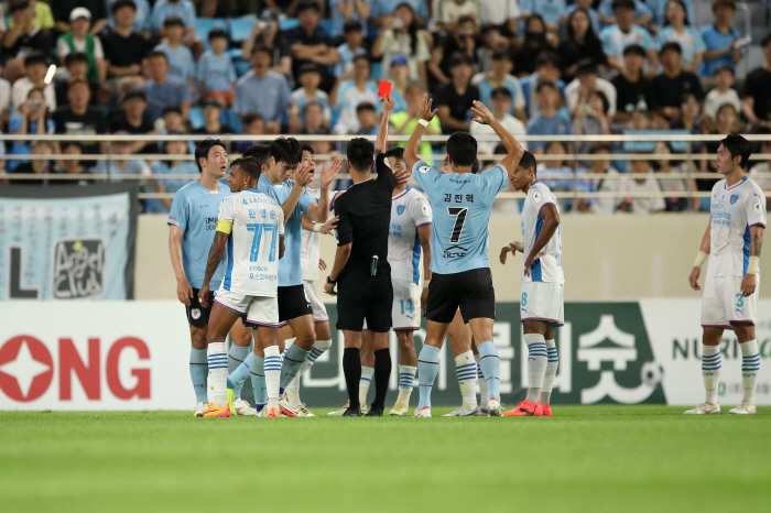 '6 goals → 2 players  manager's exit' Daegu and Pohang, 10 to 10 bloodshed → 3-3 draw after a slugfest, and the lead is in the end 'main focus'