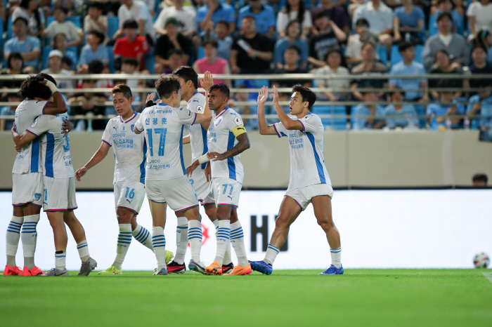 '6 goals → 2 players  manager's exit' Daegu and Pohang, 10 to 10 bloodshed → 3-3 draw after a slugfest, and the lead is in the end 'main focus'