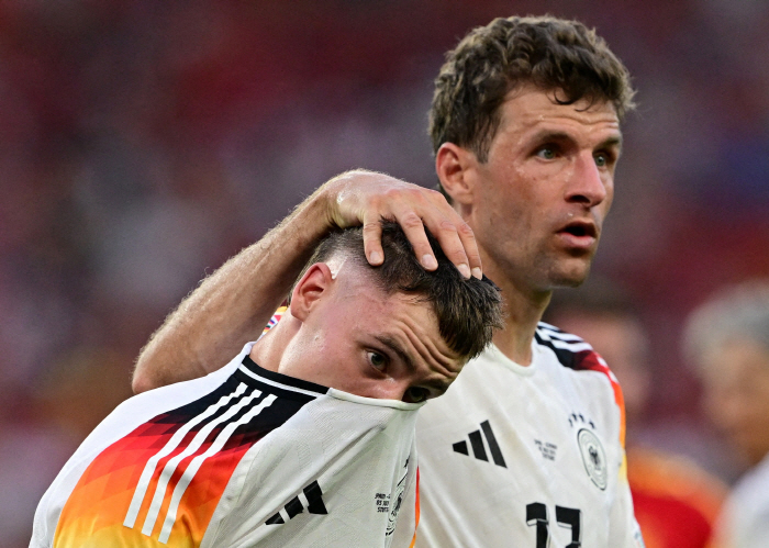 Müller is leaving after the cross, 'I think today will be my last A-match'