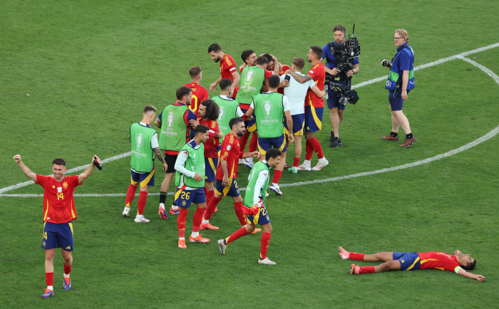 'The new fleet has got a new tank!' Merino Theatre Goal Spain defeated host Germany 2-1 to advance to the semi-finals'...'Professor'Cross Last Dance'Failure'