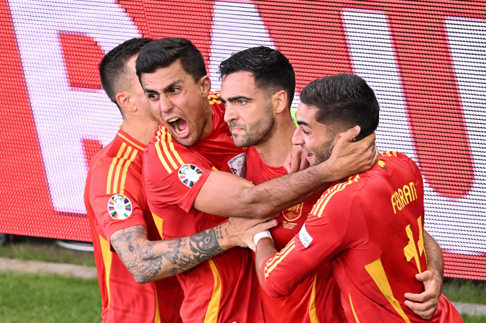 'The new fleet has got a new tank!' Merino Theatre Goal Spain defeated host Germany 2-1 to advance to the semi-finals'...'Professor'Cross Last Dance'Failure'