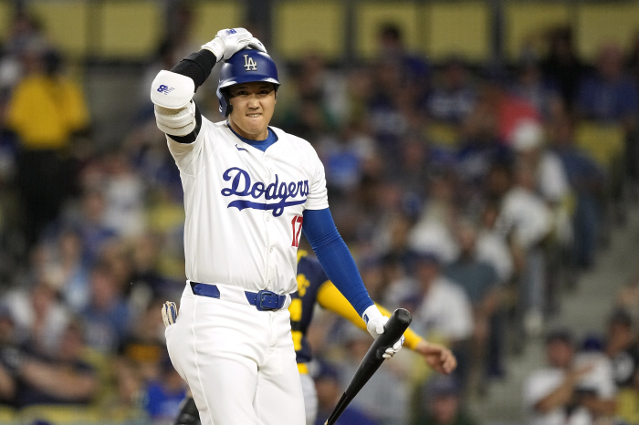 What is this on my birthday? Including Ohtani's previous day, six consecutive strikeouts, no hits in five at-bats...Dodgers overpower Smith 3 home runs, MIL 8-5