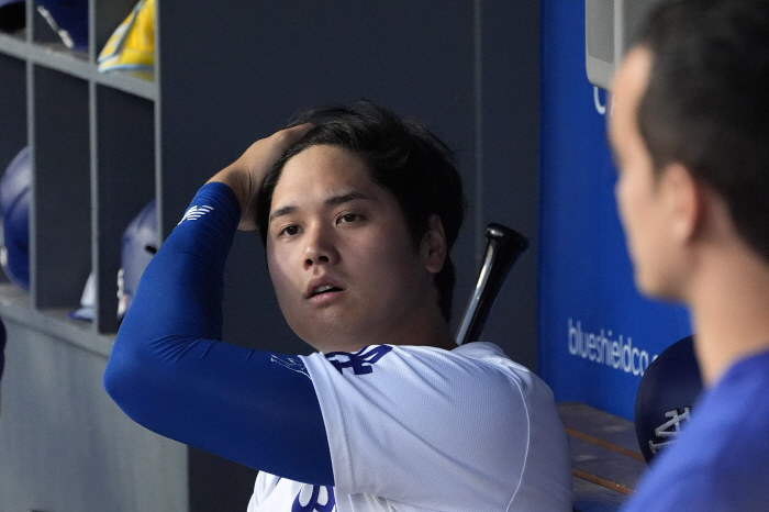 What is this on my birthday? Including Ohtani's previous day, six consecutive strikeouts, no hits in five at-bats...Dodgers overpower Smith 3 home runs, MIL 8-5