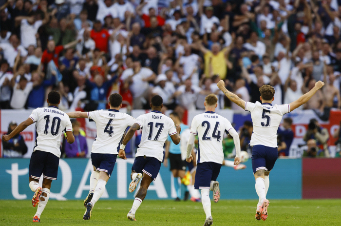 'Winning is the best!' England's sweet potato went to the semifinals and won against Switzerland after a penalty shootout...the semifinals against the Netherlands