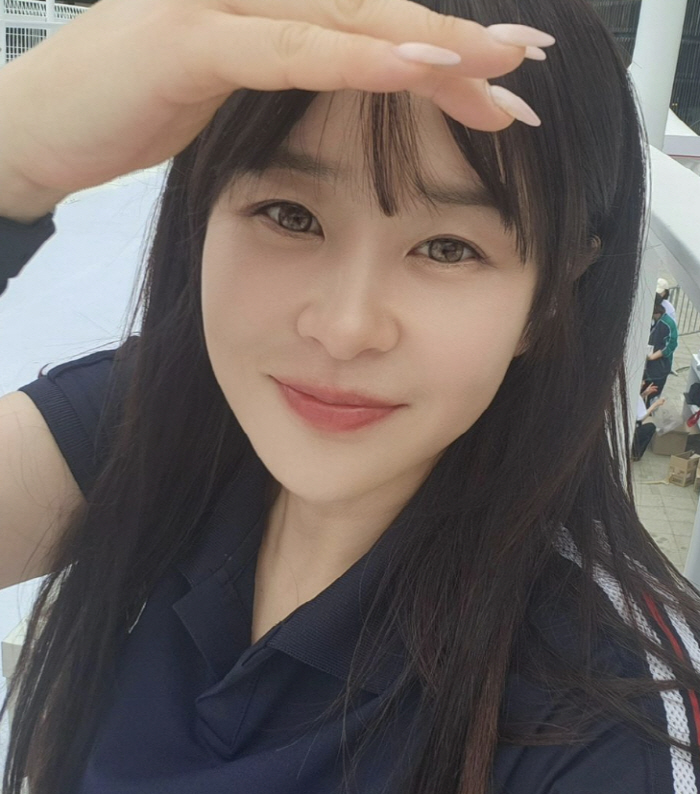 Choi Kang-hee 'Lost 2 friends. It's okay to hit the back of the head, but it's meaningful SNS.'