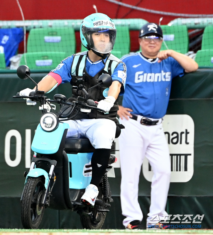 Director Kim Tae-hyung burst out laughing at Hwang Sung-bin, who turned into a rider...'The first scene I've seen at an all-star exhibition'