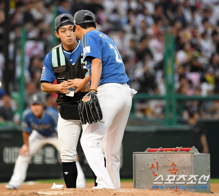 Director Kim Tae-hyung burst out laughing at Hwang Sung-bin, who turned into a rider...'The first scene I've seen at an all-star exhibition'