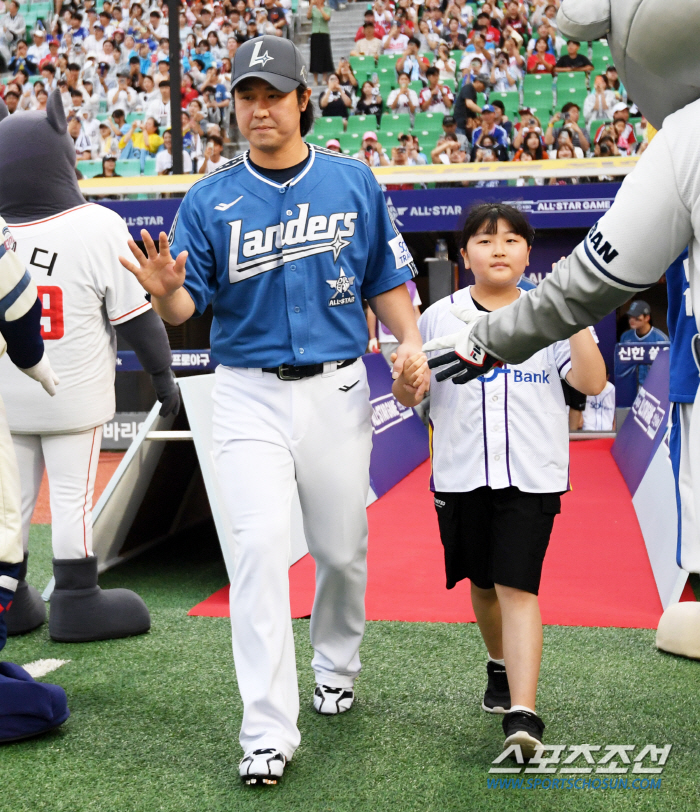 Home run king who survived from 'First All Star' to 'Last Game'  'Incheon History'