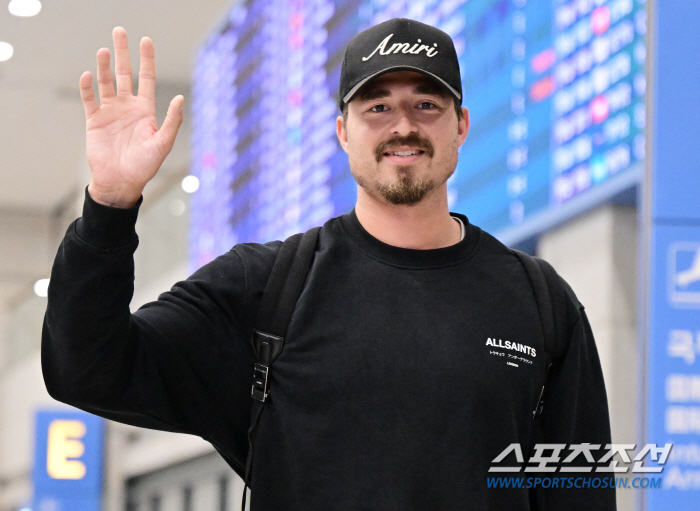 'I'm here to win.' Put it in right now. Okay!' Doosan's new foreign pitcher Jordan Balazovic's bold entry into the country 