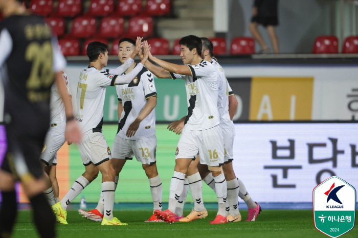  Don't look over the top spot!' Anyang defeats Cheonan and widens the gap with second place'Great reversal victory'Gyeongnam escapes 6 consecutive winless wins'