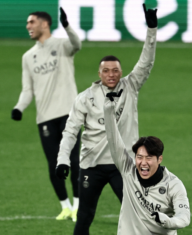 ''1st Anniversary of PSG' Lee Kang-in, who was happy,' PSG thanks Tim Mbappe and Neymar for anyone who wants to go!'