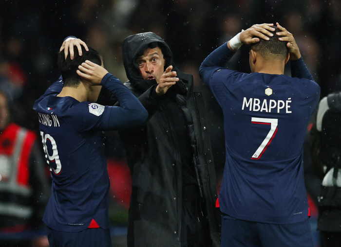 ''1st Anniversary of PSG' Lee Kang-in, who was happy,' PSG thanks Tim Mbappe and Neymar for anyone who wants to go!'