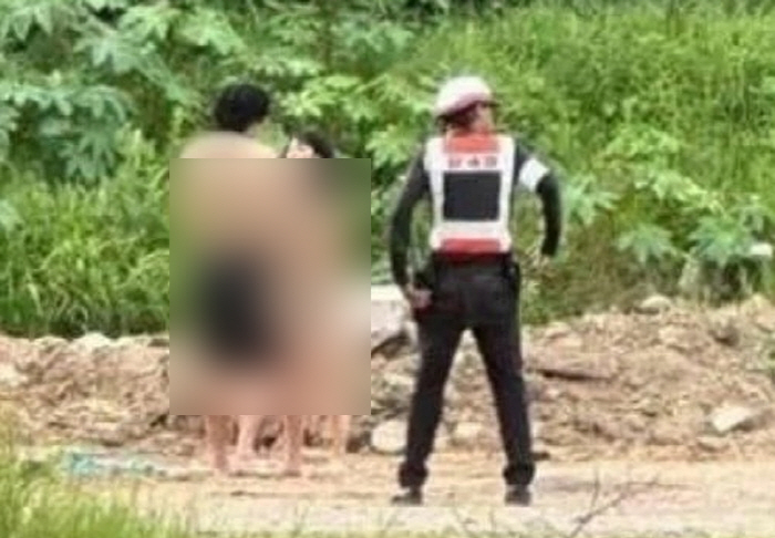 A Chinese couple having sex in the university parking lot in the middle of the day 'Disgraceful'