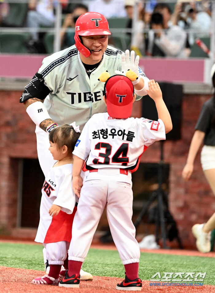 'All-Star MVP' and 'Home Run Derby Winner' in the first three series. No. 1 and No. 2 in RBIs and No. 2 in his team. No. 4 hitter's pride is on the line 