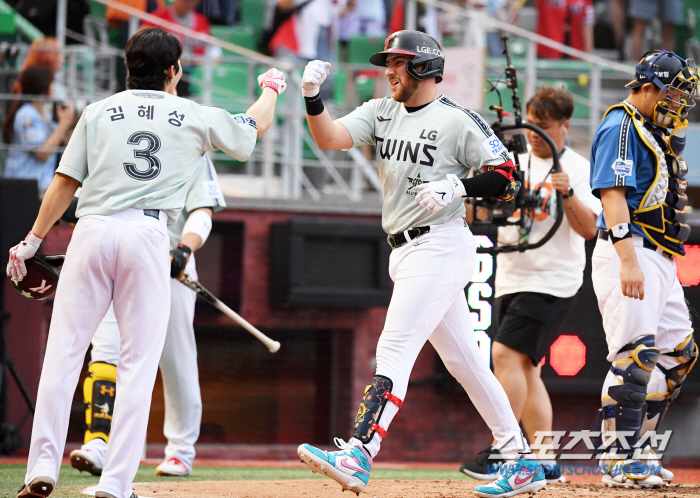 'All-Star MVP' and 'Home Run Derby Winner' in the first three series. No. 1 and No. 2 in RBIs and No. 2 in his team. No. 4 hitter's pride is on the line 