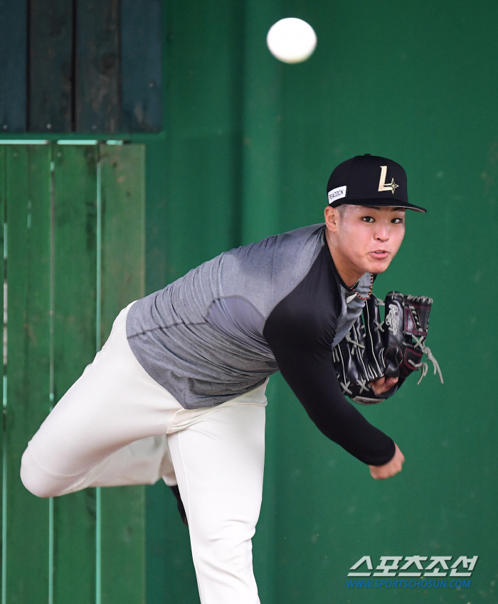 Deadly mistake by 37-year-old veteran! '8th inning of nightmares'Lotte loses to rival teams → 4-7 loss to SSG in the second half with 3 consecutive losses 