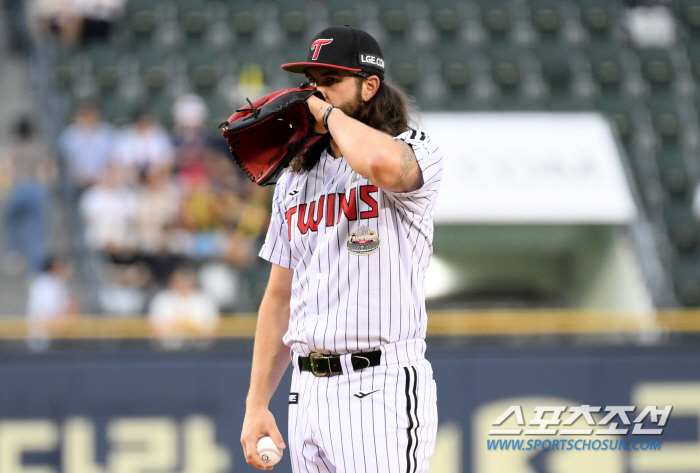 'He said the second half was better...' 'Jamsil Jesus' tied to the No. 1 team's bat. 9 hits and 5 runs in 5 innings, the most loss of the season (sleeping site)