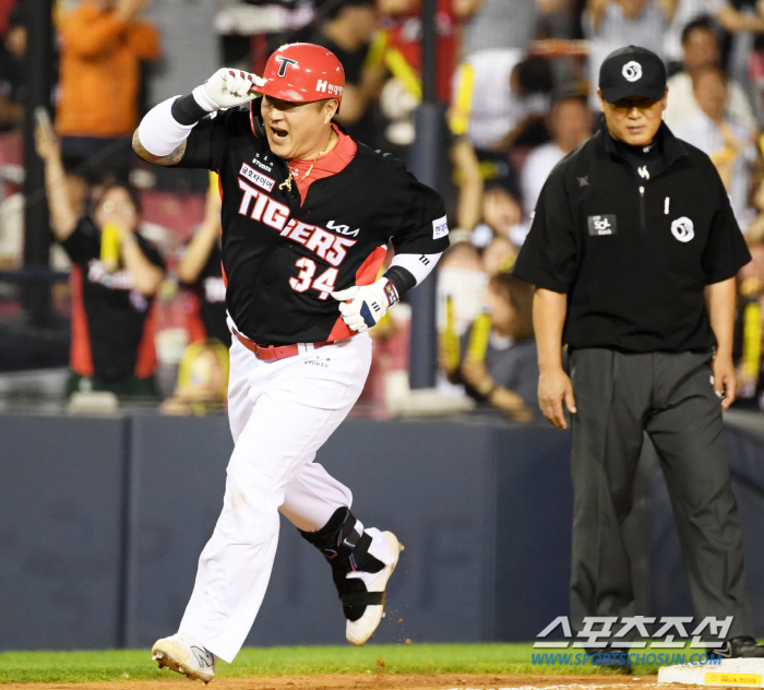 How can you say 'Choi Hyungwoo' after skipping Kim Do Young...' The dignity of a veteran even in the situation of Blood Spurred' is nothing. It was good because it was a home run against LG'