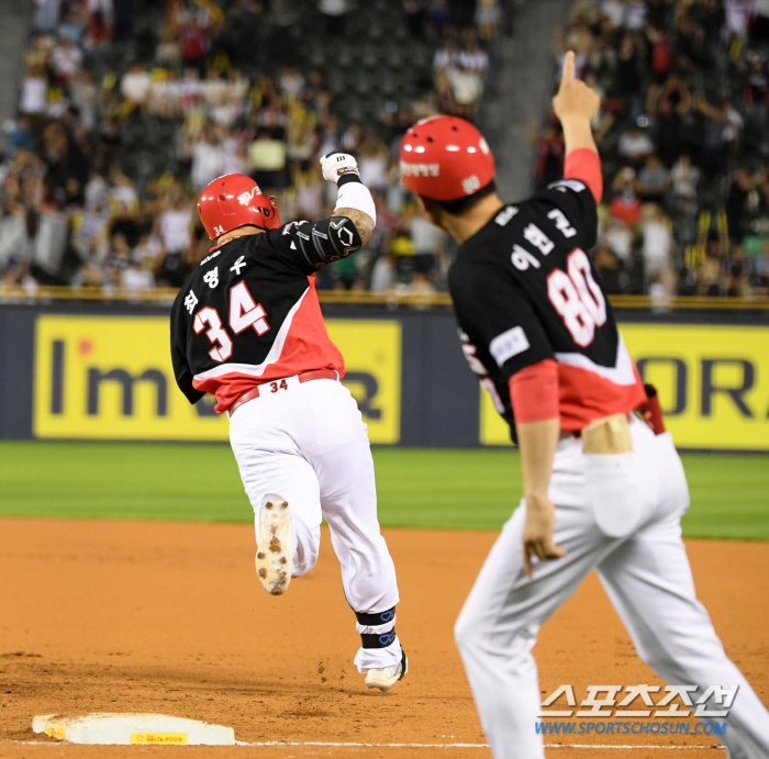 How can you say 'Choi Hyungwoo' after skipping Kim Do Young...' The dignity of a veteran even in the situation of Blood Spurred' is nothing. It was good because it was a home run against LG'