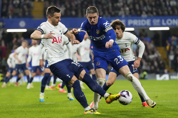 Tottenham are serious about signing Aston Villa Ramsey. '20 Million pounds  Rossellso' Proposition