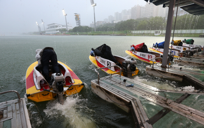 Correction What is the effect of weather on correction in hot and rainy summer?