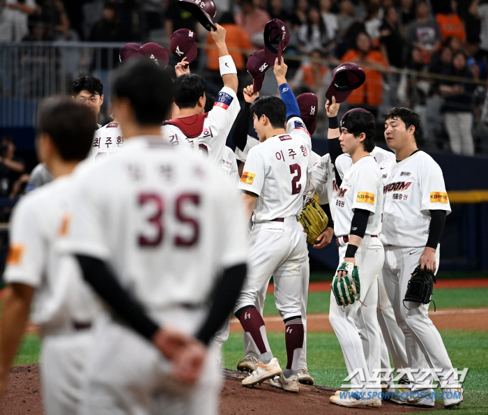 'Winning the first game of the second half of the year' Ace's good pitching → Showing his good pitching → 0.5G difference 'Hosubi now looks like a loser'