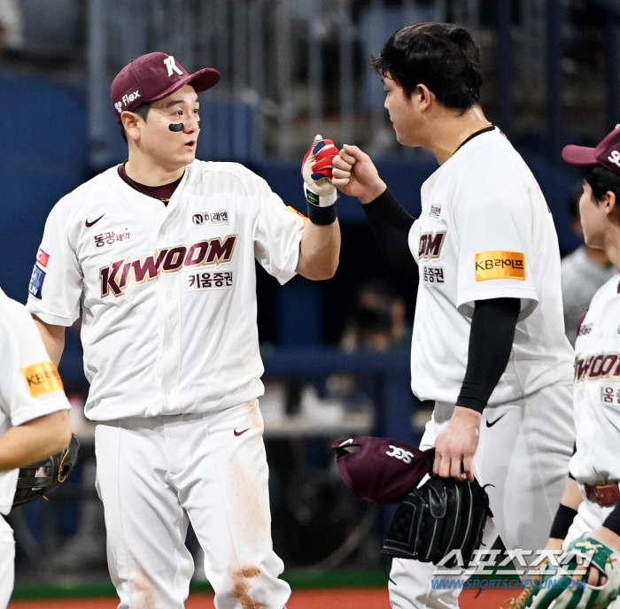 'Winning the first game of the second half of the year' Ace's good pitching → Showing his good pitching → 0.5G difference 'Hosubi now looks like a loser'