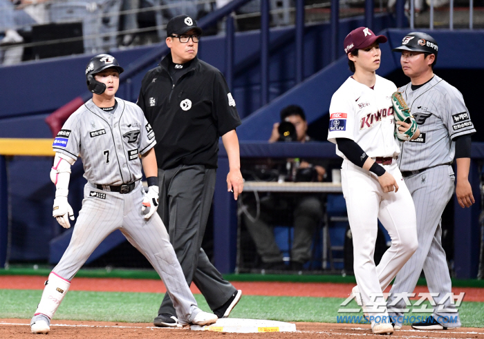 'Defeat the strongest starting pitcher in the league with 10 wins'Lee Do-yoon's fireball, Barria's fantastic pitching...Hanwha escapes the risk of falling to the bottom. 