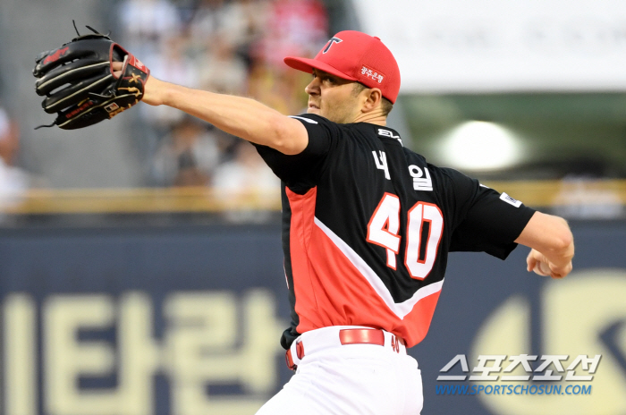 'Do you get tired quickly from the heat in Korea?'' In the beginning, perfect → A hit rate of 0.343 over 60 pitches. The first place team's worry is the ace. 