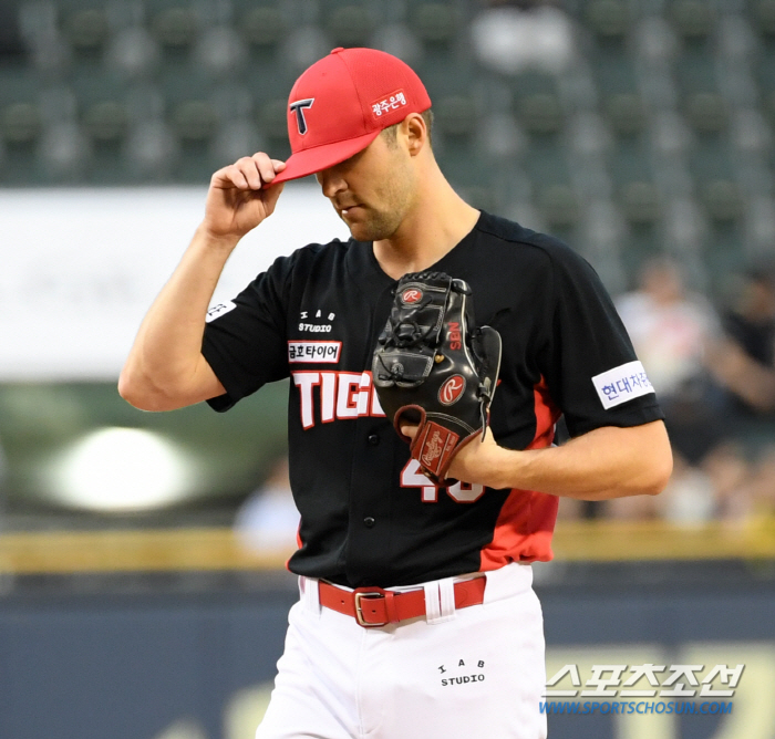 'Do you get tired quickly from the heat in Korea?'' In the beginning, perfect → A hit rate of 0.343 over 60 pitches. The first place team's worry is the ace. 