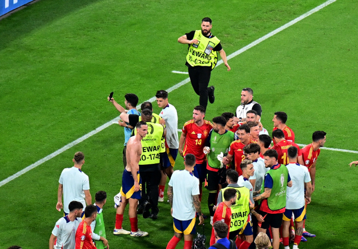 'Going to the finals with the main FW'→'Tear at the security guard tackle'...Spain Captain's Lucky Day