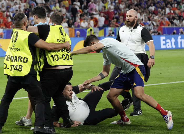 'Going to the finals with the main FW'→'Tear at the security guard tackle'...Spain Captain's Lucky Day