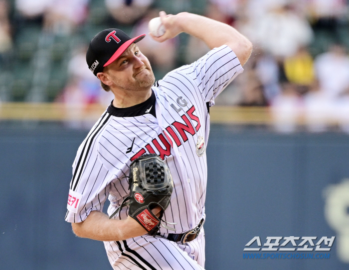 He caught both Kim Do-young and Choi Hyung-woo with a fastball of 153 kilometers. 7.1 scoreless innings. If you throw it like this, you'll be the ace