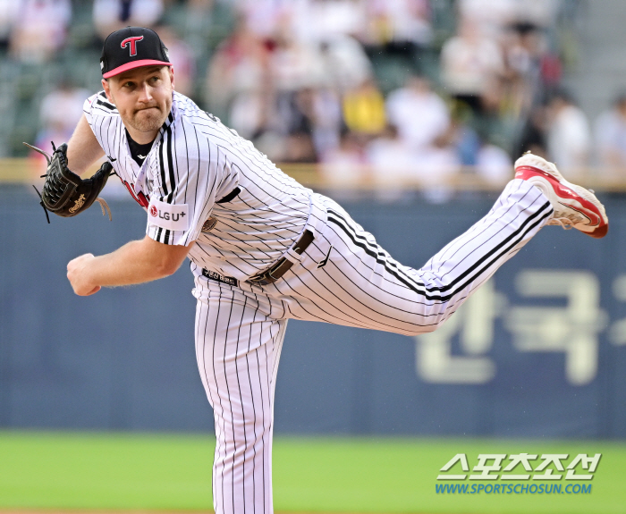 He caught both Kim Do-young and Choi Hyung-woo with a fastball of 153 kilometers. 7.1 scoreless innings. If you throw it like this, you'll be the ace