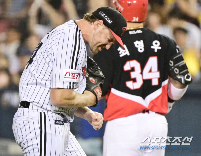 He caught both Kim Do-young and Choi Hyung-woo with a fastball of 153 kilometers. 7.1 scoreless innings. If you throw it like this, you'll be the ace