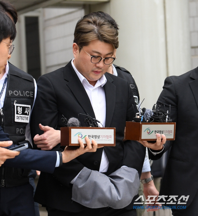 'Hit-and-run charges'Kim Ho-joong's first trial today (10th)...What should I say? 