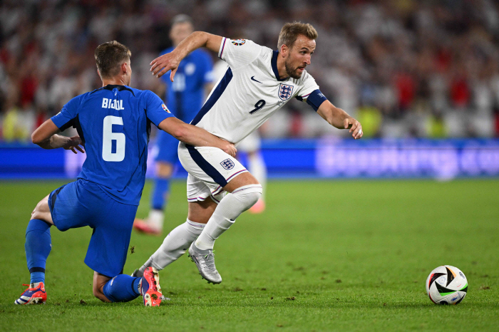 'It's like England's Ronaldo'→'Kane kills the team!'...Tottenham senior's vitriol bomb, and even claims that he was excluded from the starting lineup.'