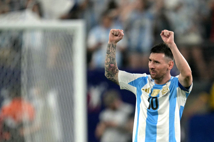 'It's the same as Ronaldo with zero goals? It's a counter-argument!'...'Messi net goal  POTM' Argentina defeated Canada 2-0 in the Copa semifinals → Third consecutive finals at major tournaments