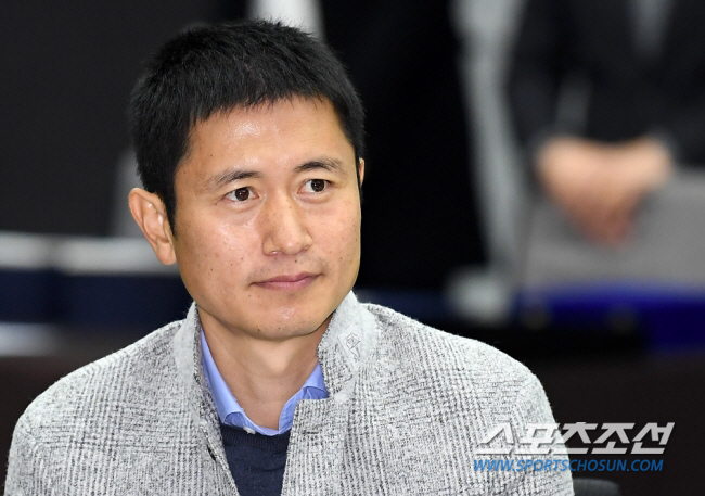 Legendary Lee Young-pyo participated in the war'Let's disappear from the administration of footballers, including myself'