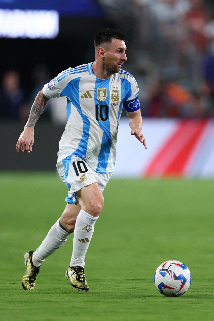 Messi finally scored his first goal against Canada 'Bang'Archen defeated Canada 2-0 to go to the final