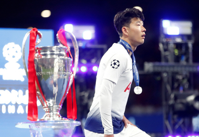  Son Heung-min  Kane, a player who made no military officer, returns to England after 2 years...'UCL Runner-up for Tottenham'