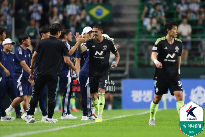  'Kim Doo Hyun finally wins his debut game!'' Thiago escaped Jeju 2-1 in last place thanks to goals in four consecutive games