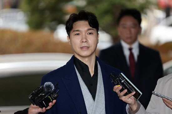 Park Soo-hong as a witness reunites with his brother in court...'The first trial only mentioned his private life, which is out of the essence'