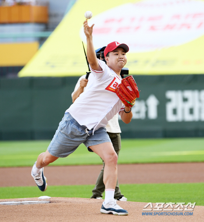  Kim Seungjin 'Gundle's first pitch'