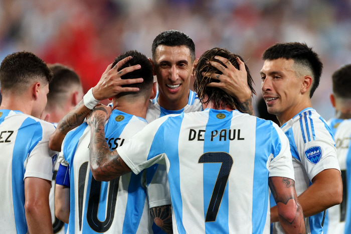 ''Retirement' Di Maria's hot tears'I gave my life for Argentina'