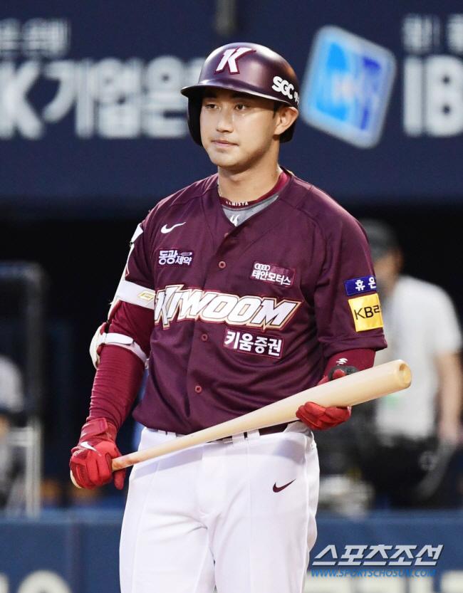 The head coach also parted with the talent Lee Joo-hyung and Roh Si-hwan in front of him as a large hitter in Gyeongnam High School