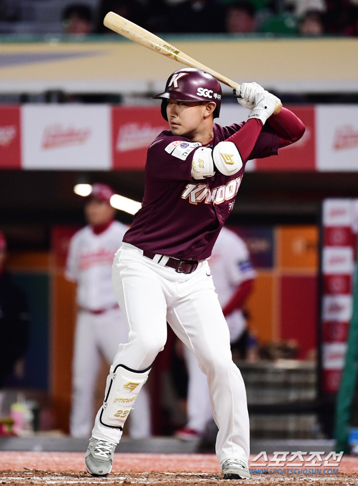 The head coach also parted with the talent Lee Joo-hyung and Roh Si-hwan in front of him as a large hitter in Gyeongnam High School