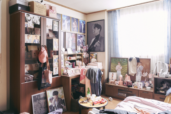 'You and I have a chance ♥'Pilot', why is the room full of Lee Chan-won goods?